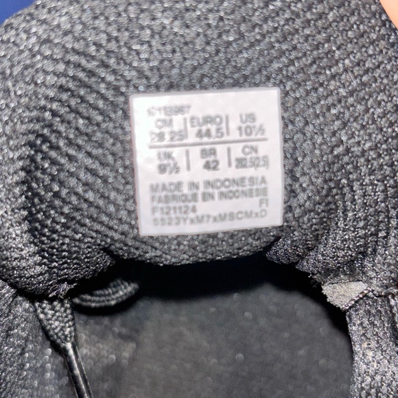 Men's ASICS GEL-VENTURE 10 Athletic Shoes, Size US 10.5, Black and Graphite Grey - Picture 7 of 13